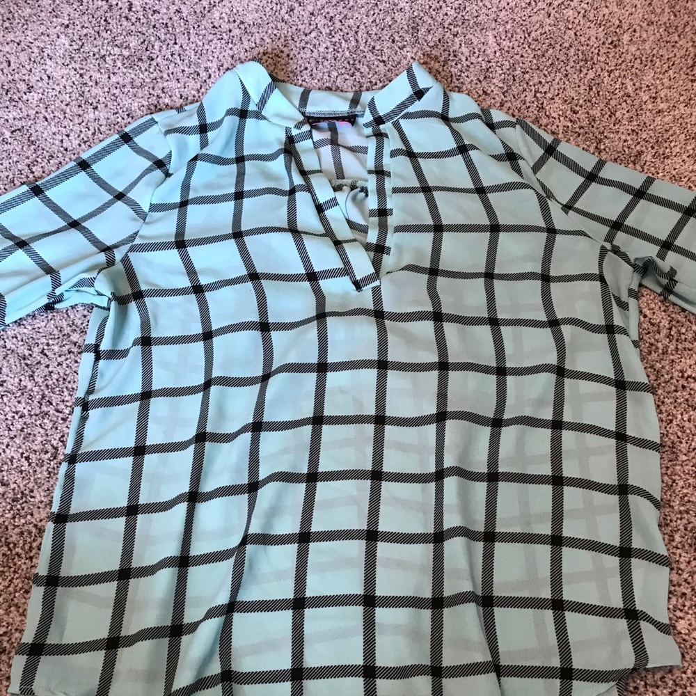 Discreet dress shirt